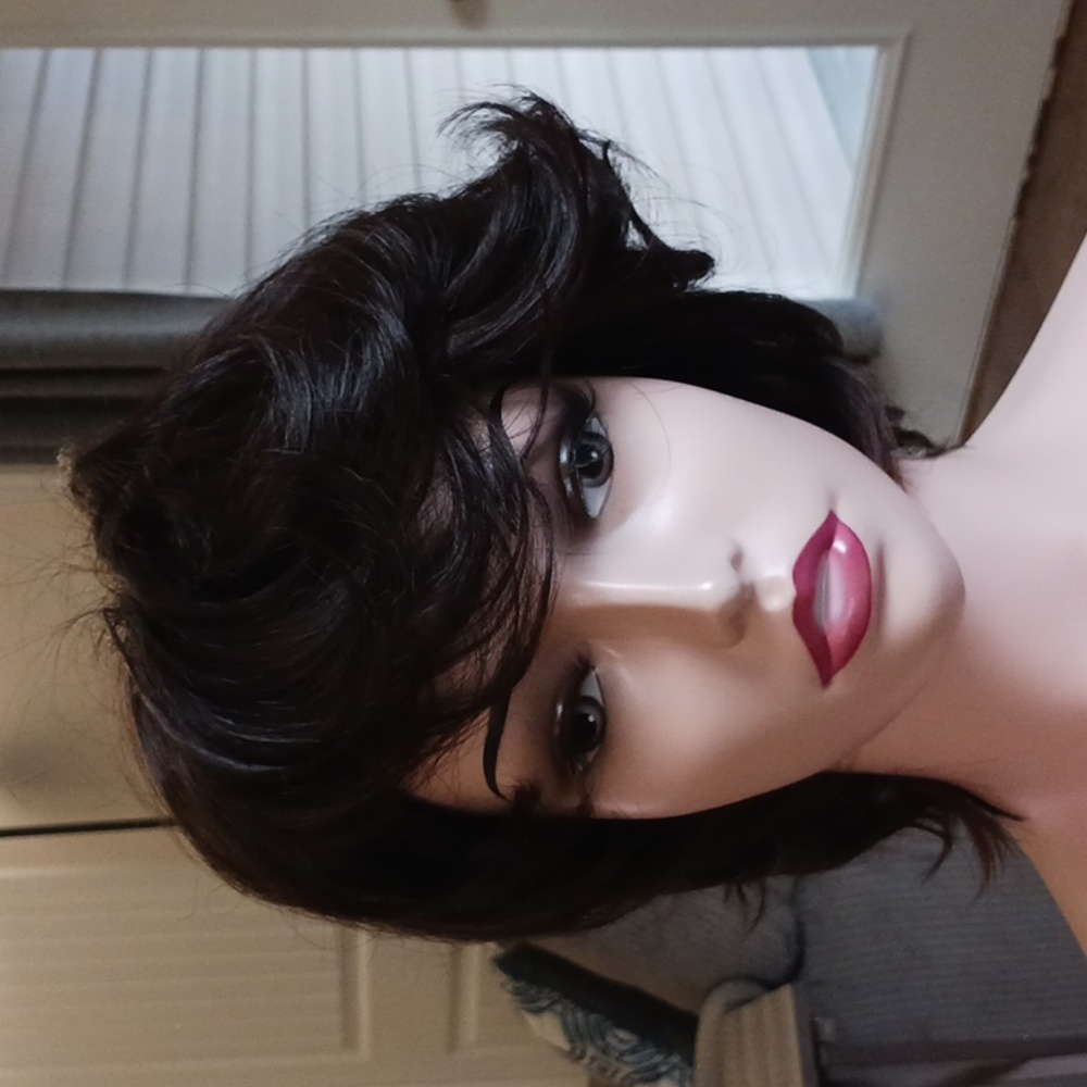 Short brunette wig